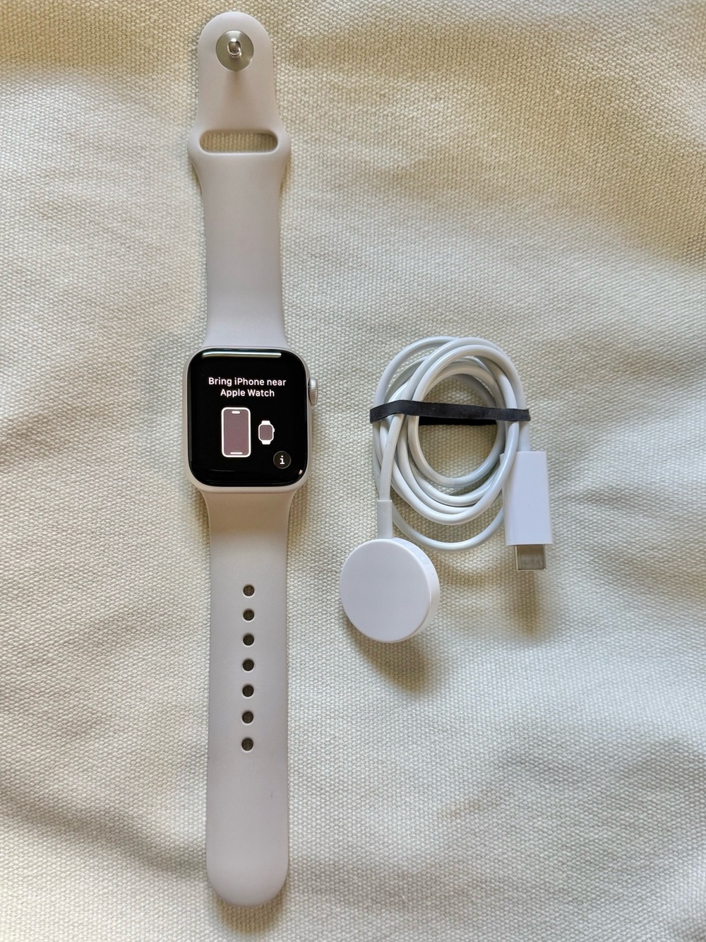 Apple Watch SE 2 Starlight (40 mm, GPS)